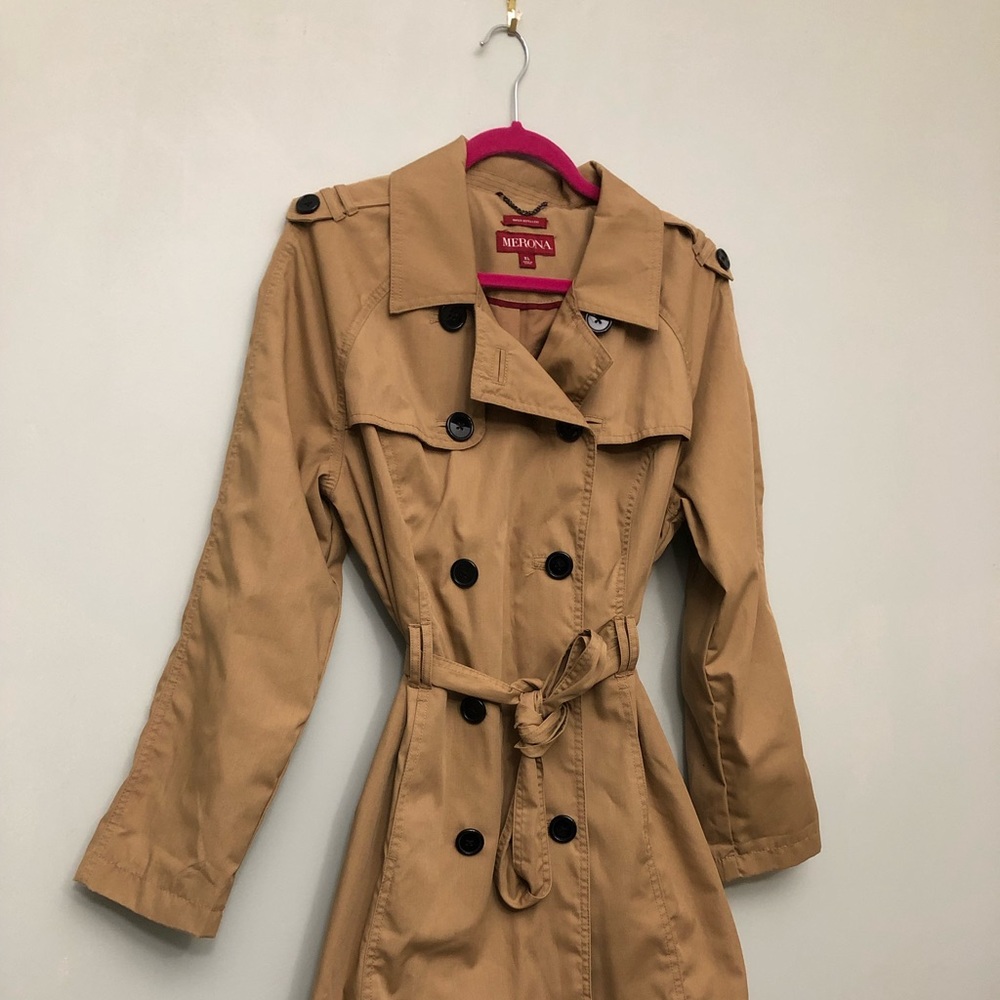 Beautiful Double-Breasted Coat/Jacket